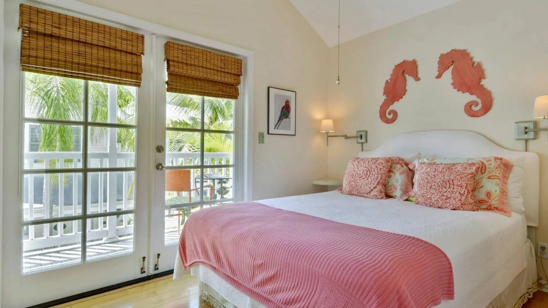 Breezy Bungalow By Avantstay Close 2 Zachary Taylor State Park Beach W Shared Pool Week Long Stays Key West Vakantiehuis