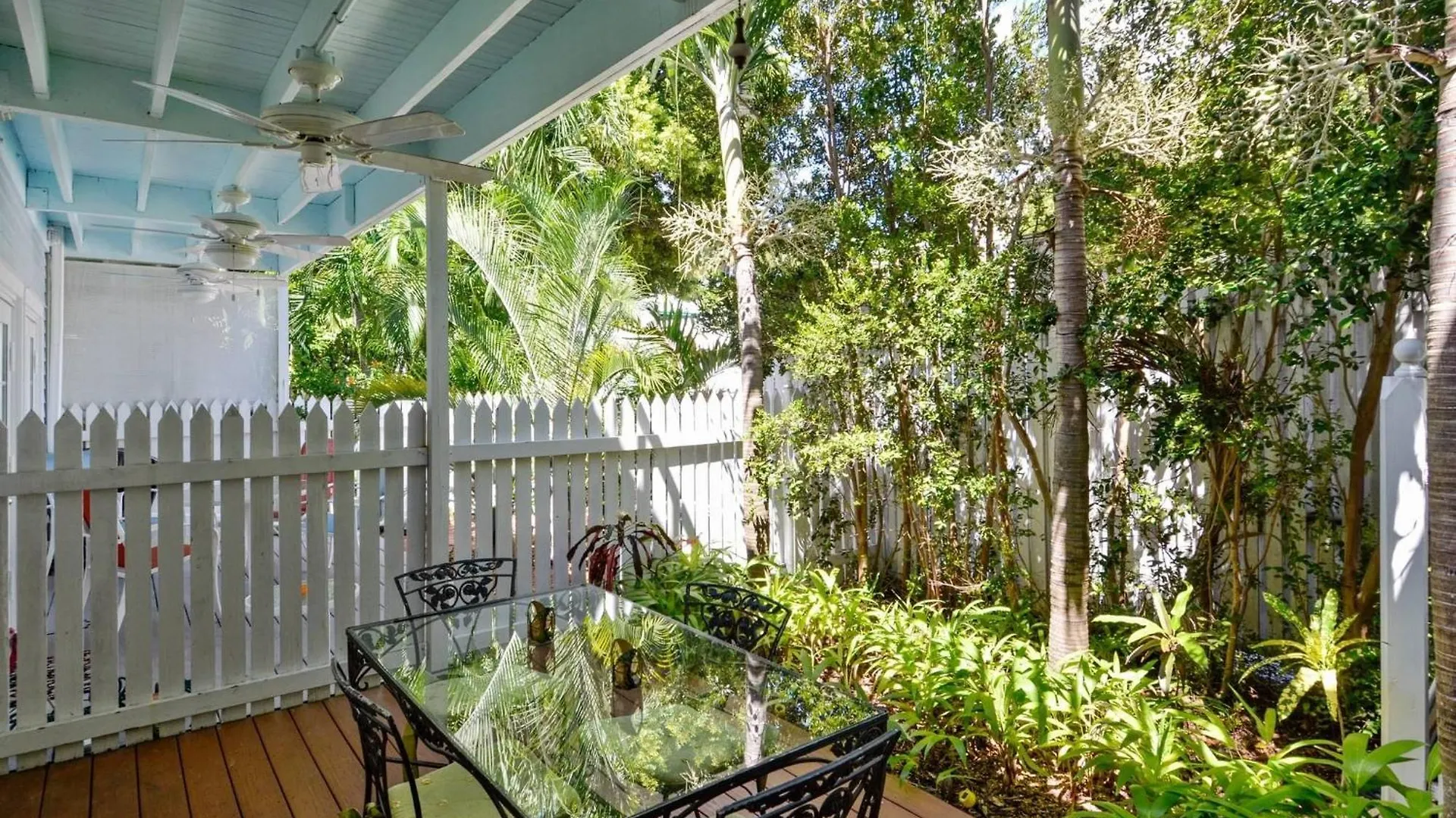 Breezy Bungalow By Avantstay Close 2 Zachary Taylor State Park Beach W Shared Pool Week Long Stays Key West