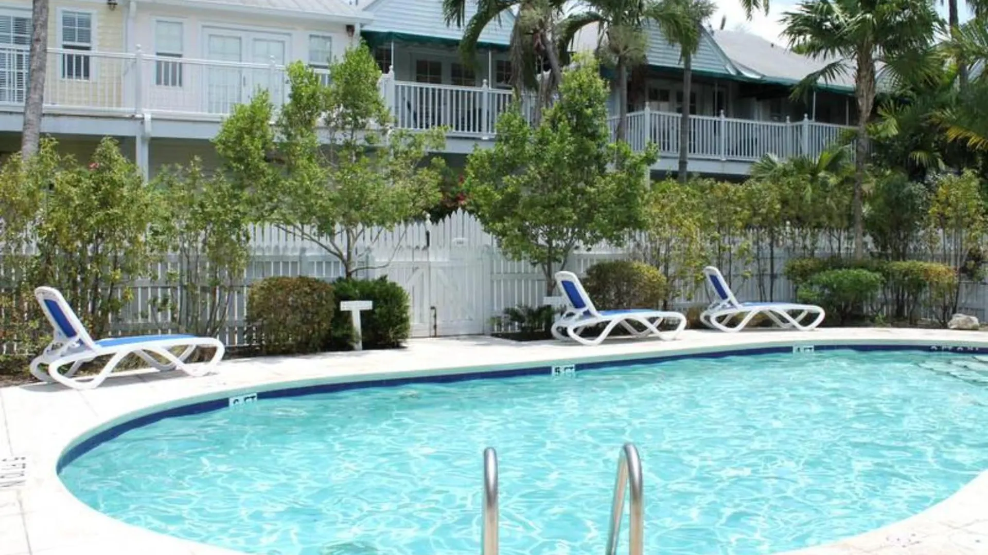Holiday home Breezy Bungalow By Avantstay Close 2 Zachary Taylor State Park Beach W Shared Pool Week Long Stays Key West